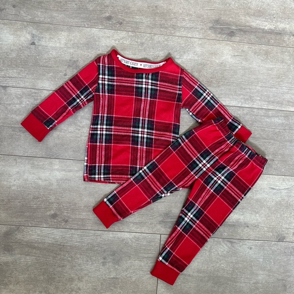 Lets Get Cozy Baby 6-9 Months Christmas 2pc Soft Plaid Pajama Set
Ultra soft - Picture 5 of 5